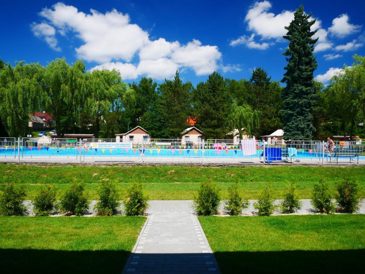 Апартаменти Pool Roznov